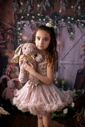 Cinthia Toledo, fotógrafa, mini sessão, pascoa, pascoa 2021, Malden-MA, fotografia infantil, cenário páscoa, ensaio fotográfico infantil, menina