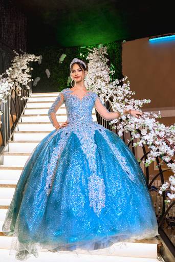 Salão de festa com escada