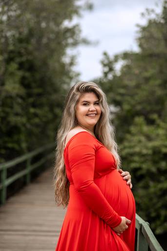 Gestante de cabelos loiro