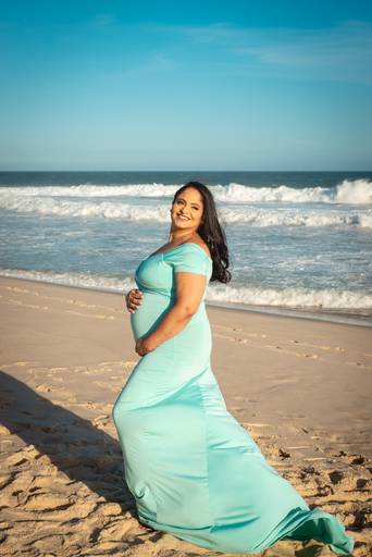 Gestante de vestido azul Marinha 