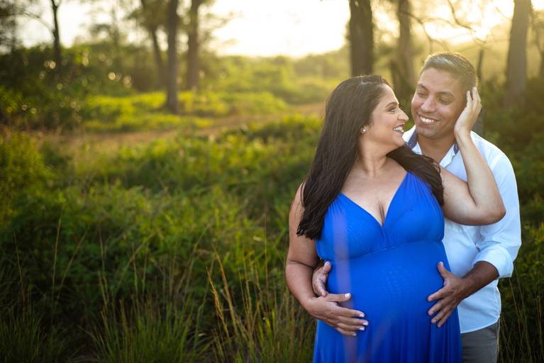 Gestante ao ar livre 