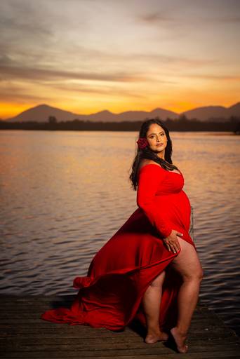 Gestante ao entardecer 