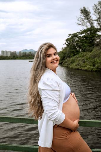 Gestante  ao ar livre 