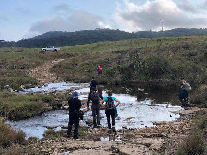 Mais uma travessia de córrego