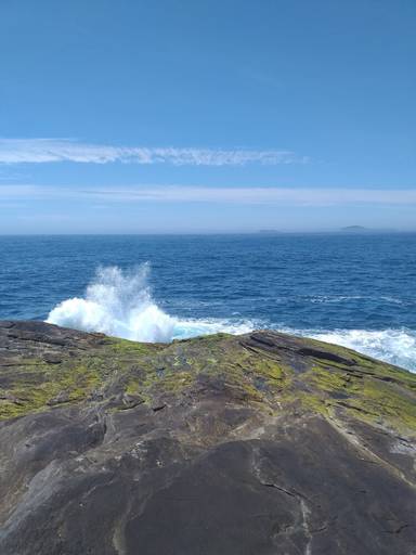 A eterna luta do rochedo contra o Mar