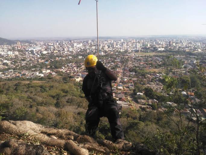 foi... Rapel da parede oeste do Morro do Cechela