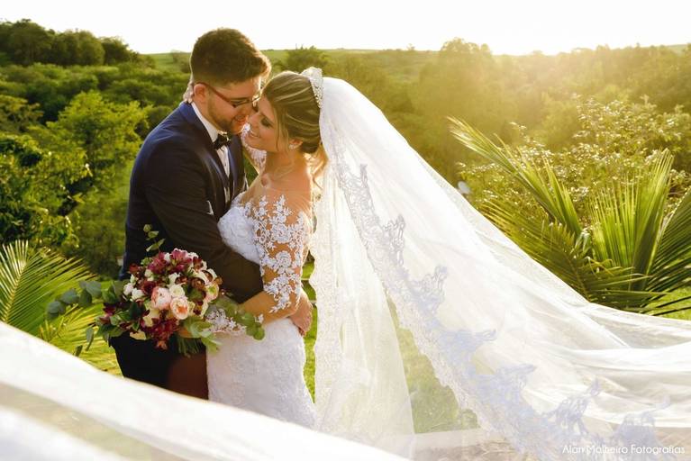 casamento-de-dia-fotógrafo-de-casamento-fotógrafo-em-Marília-Noivo-Noiva-vestido-pré-wedding-fotógrafoemmarília-aliança-casamento-fotos-bolo-zankyu-album-Espaço Sunset-Marília-SP-Mari cabelo e estetica
