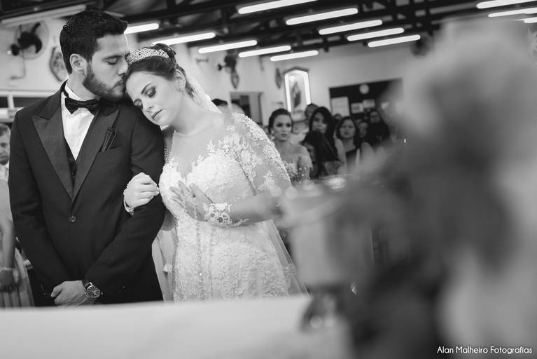 casamento-de-dia-fotógrafo-de-casamento-fotógrafo-em-Marília-Noivo-Noiva-vestido-pré-wedding-fotógrafoemmarília-aliança-casamento-fotos-bolo-zankyu-albumdecasamento-Chosmalal-Marília-SP-Igreja Maria Mãe