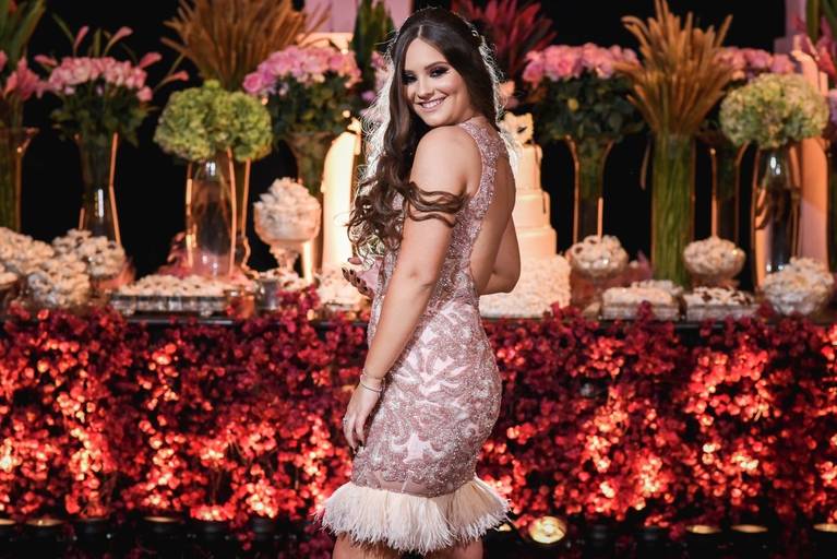 fotógrafo-de-casamento-fotógrafo em Marília-debutante-buffet Planalto-fotógrafo de marília-moinho matarazzo-Adriana Zequini-Thita Marcon-Grand Salon-Fotógrafo Social-vestido de debutante-15anos-decoração de 15 anos-15 anos-bolo de 15 anos-Londrina