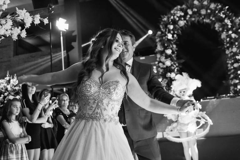 fotógrafo-de-casamento-fotógrafo em Marília-debutante-buffet Planalto-fotógrafo de marília-moinho matarazzo-Adriana Zequini-Thita Marcon-Grand Salon-Fotógrafo Social-vestido de debutante-15anos-decoração de 15 anos-15 anos-bolo de 15 anos-Londrina