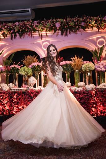 fotógrafo-de-casamento-fotógrafo em Marília-debutante-buffet Planalto-fotógrafo de marília-moinho matarazzo-Adriana Zequini-Thita Marcon-Grand Salon-Fotógrafo Social-vestido de debutante-15anos-decoração de 15 anos-15 anos-bolo de 15 anos-Londrina