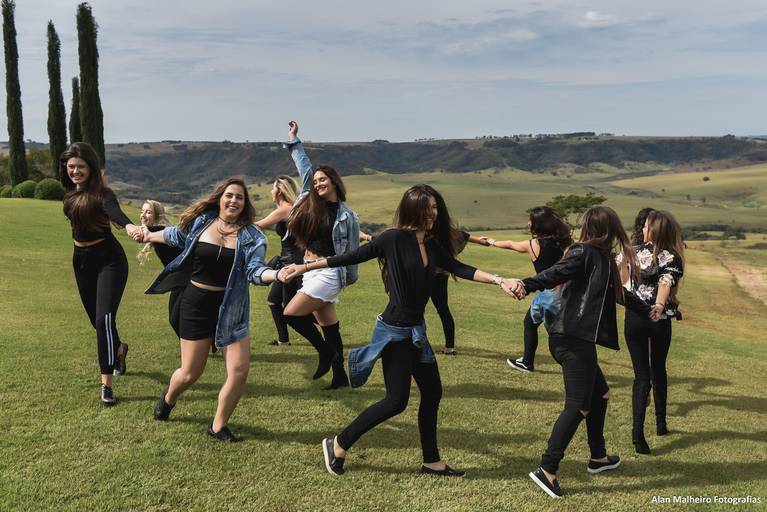 fotógrafo-de-casamento-fotógrafo em Marília-debutante-buffet Planalto-fotógrafo de marília-moinho matarazzo-Adriana Zequini-Thita Marcon-Grand Salon-Fotógrafo Social-vestido de debutante-15anos-decoração de 15 anos-15 anos-bolo de 15 anos