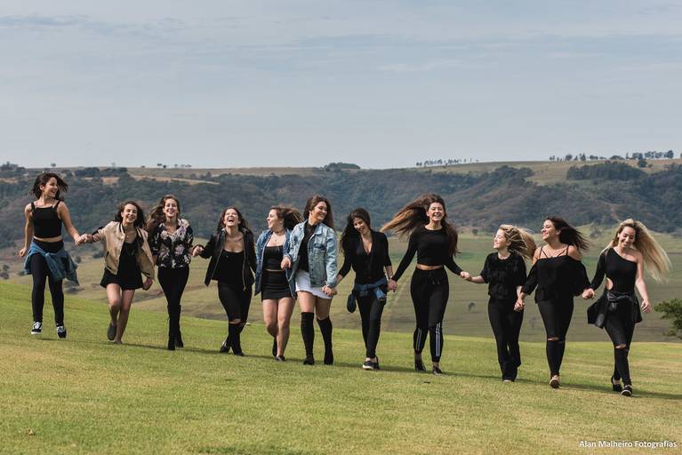 fotógrafo-de-casamento-fotógrafo em Marília-debutante-buffet Planalto-fotógrafo de marília-moinho matarazzo-Adriana Zequini-Thita Marcon-Grand Salon-Fotógrafo Social-vestido de debutante-15anos-decoração de 15 anos-15 anos-bolo de 15 anos