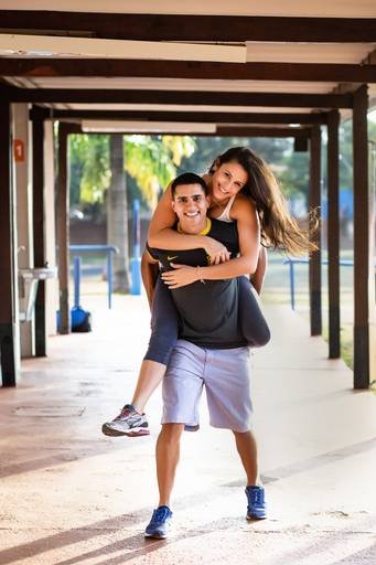 ensaio-pre-wedding-na-unicamp-noivos-relembrando-faculdade-de-educação-física