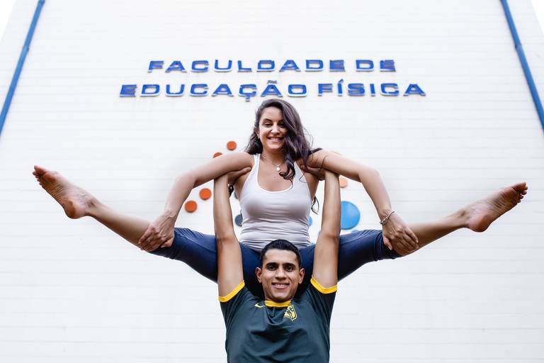 ensaio-pre-wedding-na-faculdade-de-educação-fisica-em-barão-geraldo