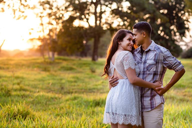 noivos-em-barao-geraldo-relembrando-infância-ensaio-pre-casamento-em-campinas