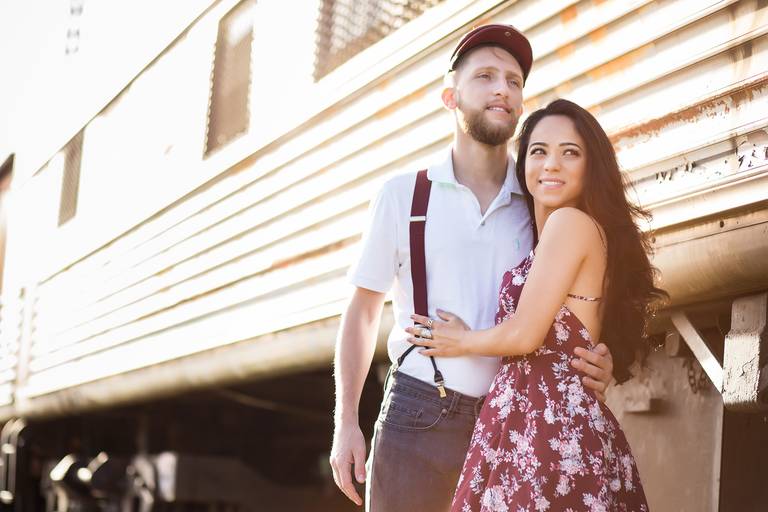 ensaio-pre-wedding-vintage-simulando-viagem-para-casamento em valinhos