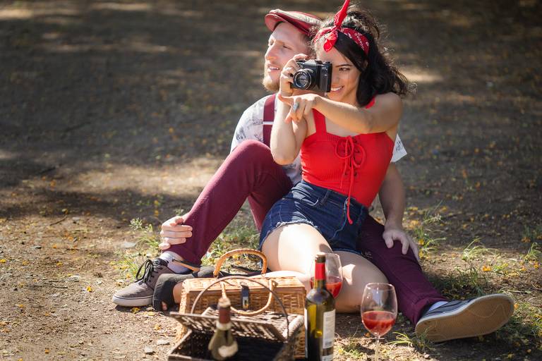 ensaio-pre-wedding-vintage-simulando-picnic-para-casamento-no-victoria´s 