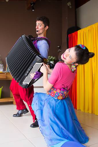 Foto-de-festa-infantil-com-animadores-se-divertindo-em-campinas