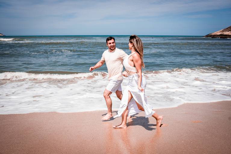Ensaio de casal pré wedding realizado em Grumari no Rio de Janeiro

Carol e Leandro