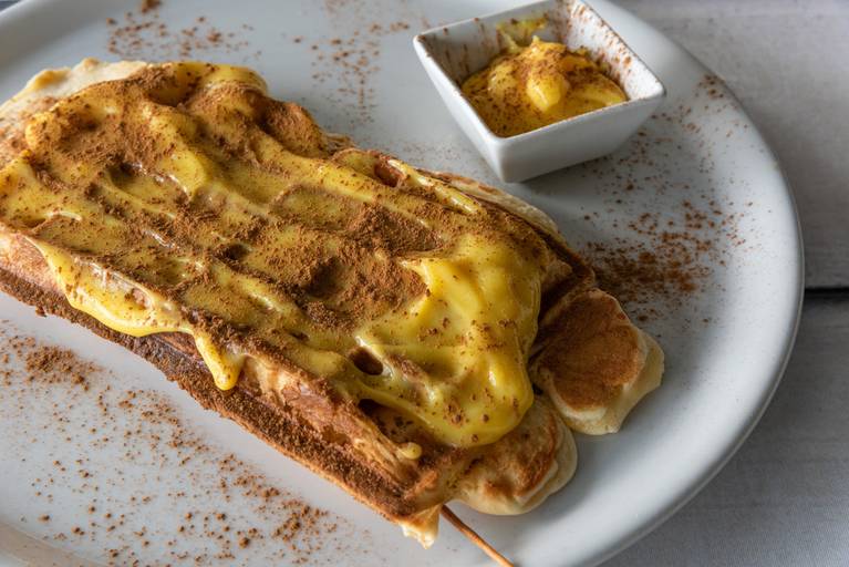 waffle de banana com canela