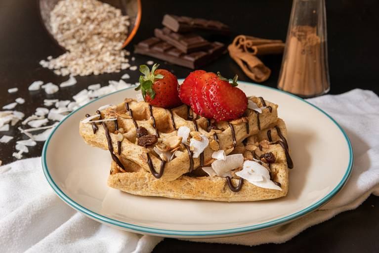 waffle de morango e chocolate