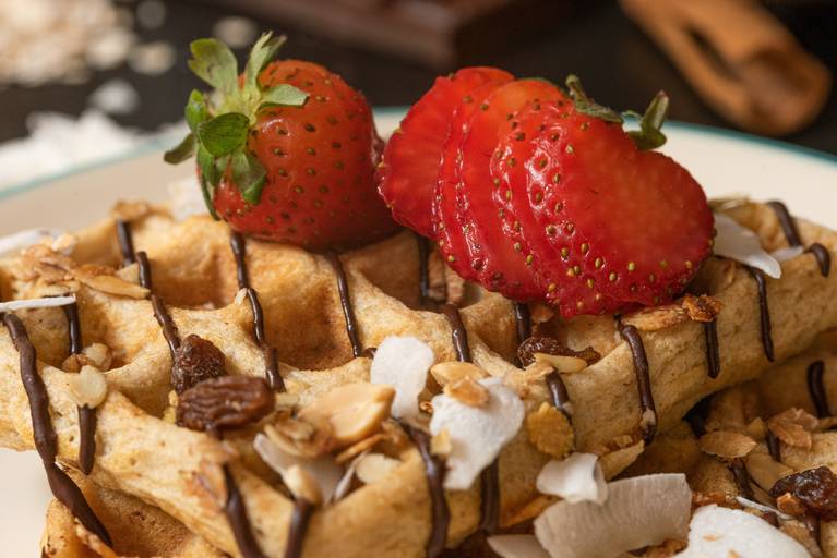 waffle de morango e chocolate