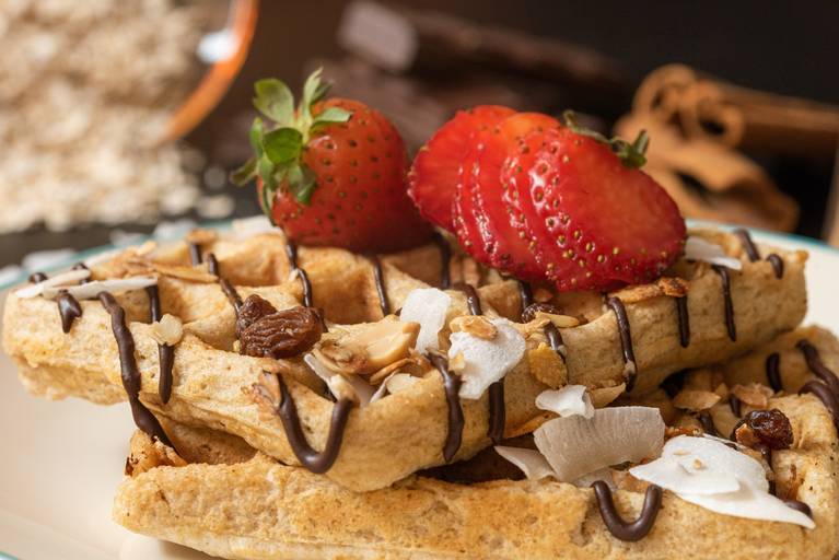waffle de morango e chocolate