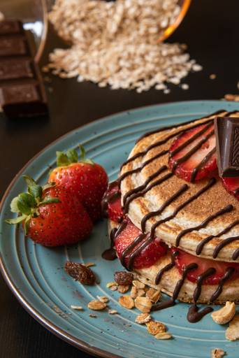 panqueca com morangos