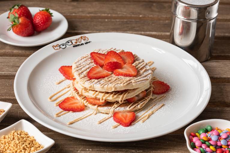 panqueca com morango