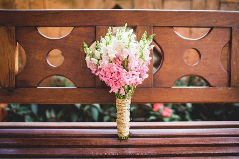 buque de noiva para casamento ao ar livre