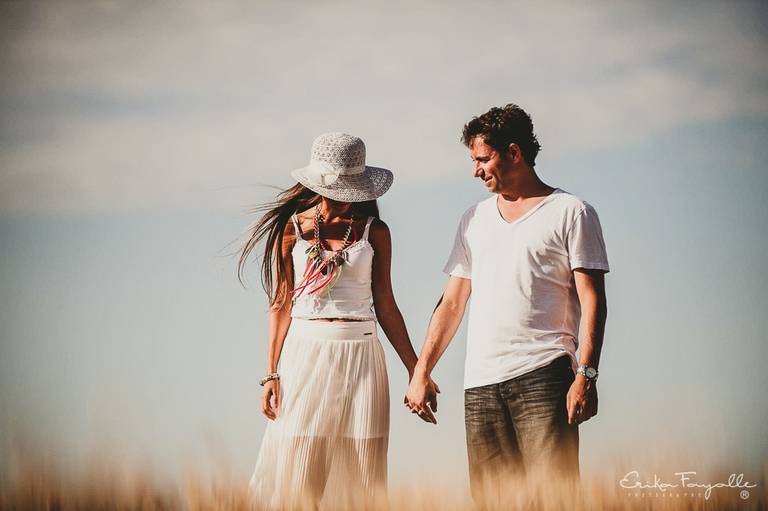 Día de campo con los novios en la sesión previa a su boda. Book de novios. Melincué.