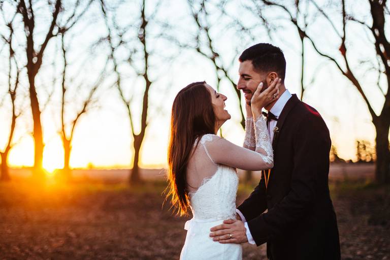 Novios en sesión previa. Amor antes de su boda. Rosario. Book
