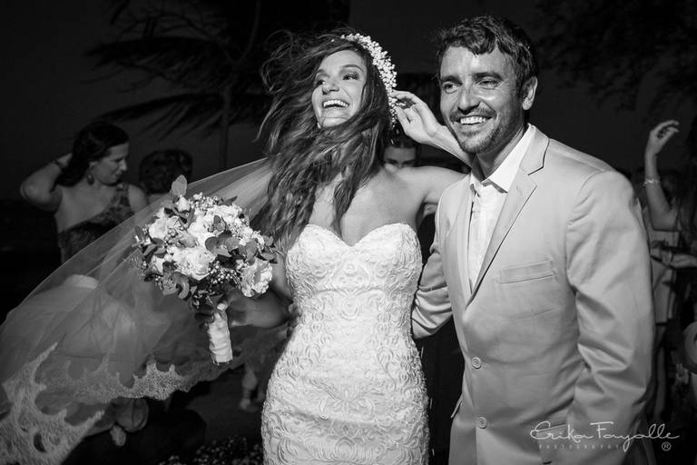 Novios en su boda. Ceremonia en Itaparica