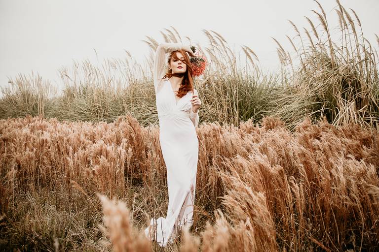 novia en el campo. Colores cálidos. Bridal