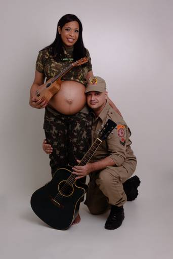 Fotografia de casal gestante RJ Papai bombeiro e mamãe do exército 