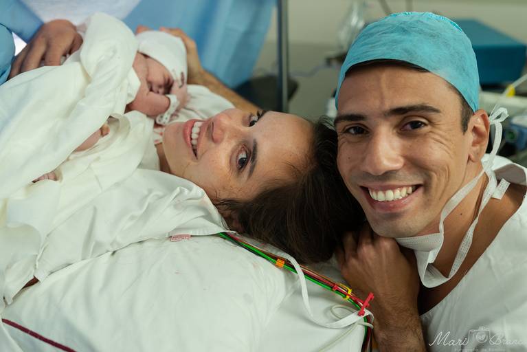 Fotografia de parto cesárea e normal em Maternidade Perinatal Barra RJ Foto no centro cirúrgico