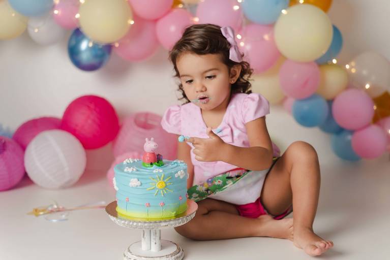 Sessão fotográfica 2 aninhos smash the cake menina Peppa estúdio Freguesia Jacarepagua Rio de Janeiro