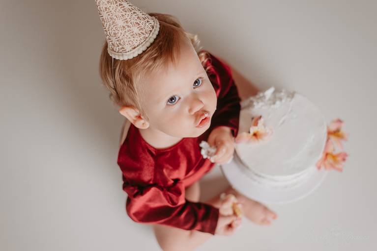 Sessão Cake Smash 1 aninho com bolo menina clean