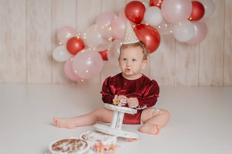 Sessão Cake Smash 1 aninho com bolo menina clean