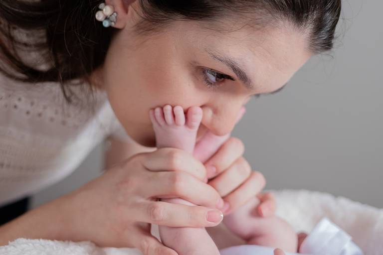 carinho_mãe_ensaio_newborn