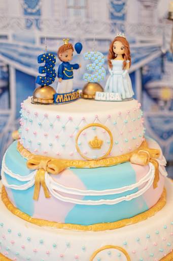 BOLO_DE_ANIVERSÁRIO