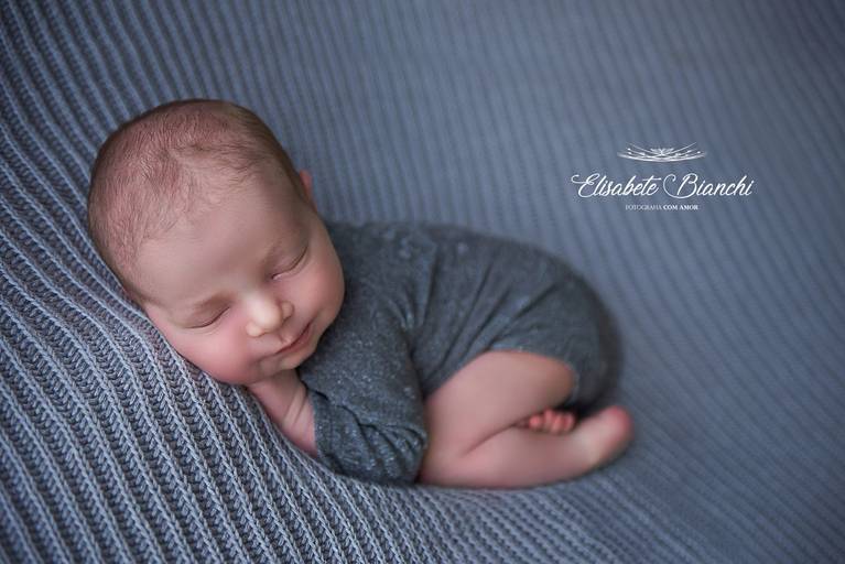 Ensaio Newborn Caxias do Sul fotógrafa de recém nascidos formação e selo de segurança foto bonita é foto segura