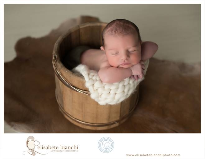 Ensaio Newborn Caxias do Sul fotógrafa de recém nascidos formação e selo de segurança foto bonita é foto segura