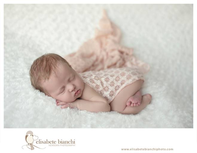 Ensaio Newborn Caxias do Sul fotógrafa de recém nascidos formação e selo de segurança foto bonita é foto segura