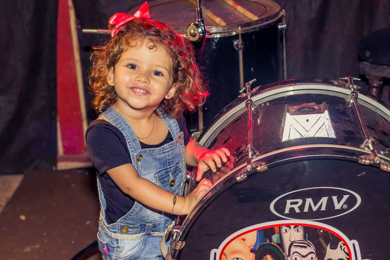 Foto de criança no show no Casarão do Rock em Santa Helena