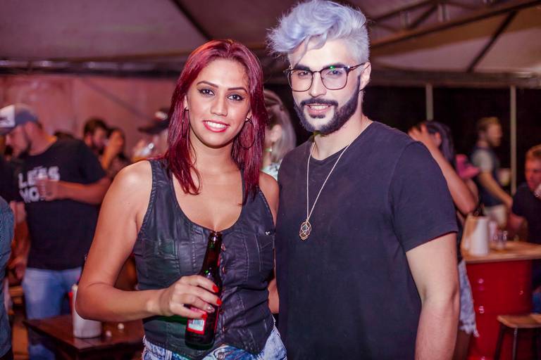 Foto de amigos em evento em bar em Santa Helena