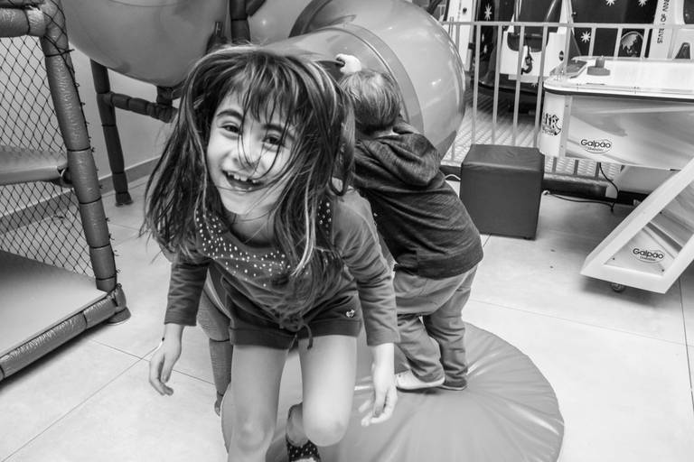 Buffet infantil bauru, fotógrafo infantil bauru, fotógrafo aniversário infantil, aniversário infantil em bauru, criança brincando no escorregador