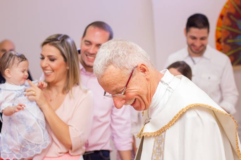Batizado-batismo-fotografia-de-familia-fotografo-em-bauru-igreja-catolica-risada