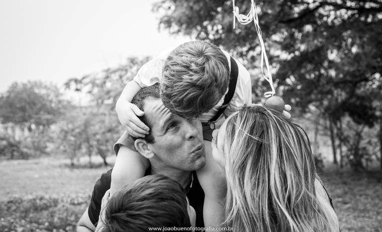 Ensaio-externo-em-familia-ensaio-infantil-criança-fotografia-lifestyle-fotografia-espontanea-criança-bauru-agudos-pederneiras-jau-interior-sp-campinas-ribeirao-preto-foto em família